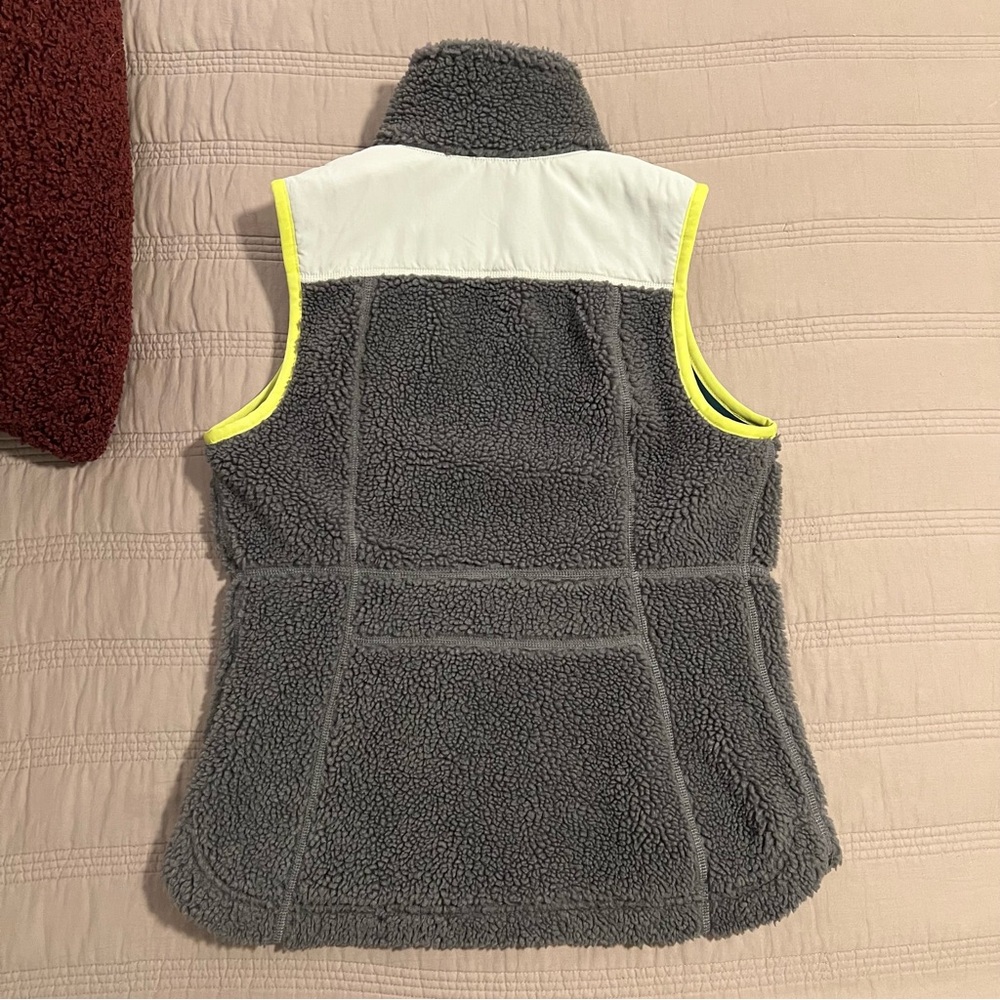 L.L. Bean Women’s Gray and Ivory Fleece Vest with Yellow Accents - Picture 4 of 4